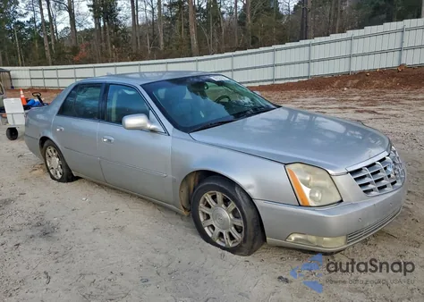 2010 Cadillac Dts z USA, uszkodzony, nr VIN 1G6KA5EY8AU123754
